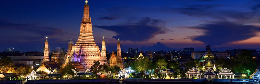 The Wat Arun in Bangkok (&copy; Jackrit, CC-BY-ASA-3.0)