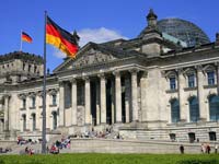 The German unity flag flying in front of the Reichstag (© Cezary Piwowarski , CC BY-SA 3.0)