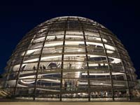The Reichstag dome at night (© Barry Plane, CC BY-SA 3.0)
