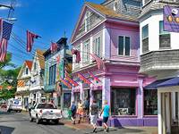 Provincetown's colourful Commercial Street (© Andreas Faessler (CC-ASA-3.0).