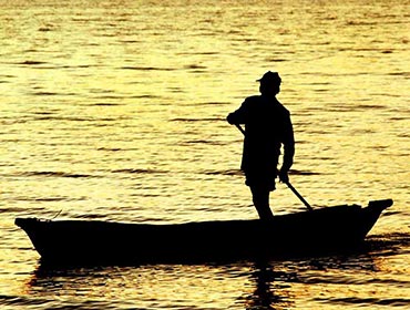 A fisherman on Lake Malawi (© Steve Evans, CC-BY-SA-2.0)