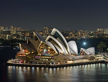 Sydney Opera House at night (© Diliff, CC-ASA-BY-3.0)