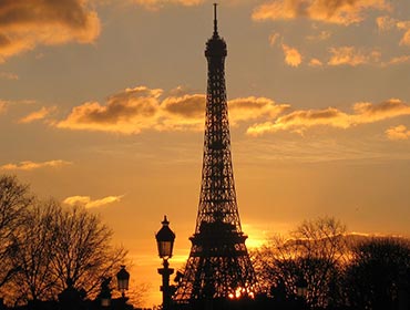 The Eiffel Tower in Paris (© Deror avi, CC-BY-SA-3.0)