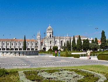 The Jeronimos Monastery, Lisbon (© Georges Jansoone, CC-BY-2.5)