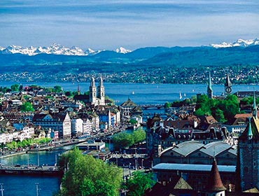A panorama of Zurich's city centre (© MadGeographer, CC-BY-SA-3.0)