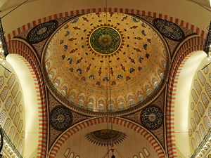Interior looking towards the mihrab at the Süleymaniye mosque (© Ggia, CC BY-SA 3.0)