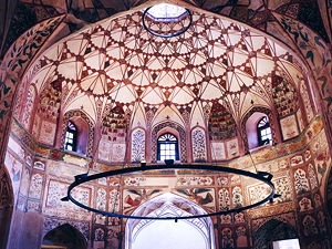 The 17th century Shahi Hammam in Lahore, Pakistan is elaborately decorated with Mughal era frescoes. (© Kumail Hasan, CC BY-SA 4.0)