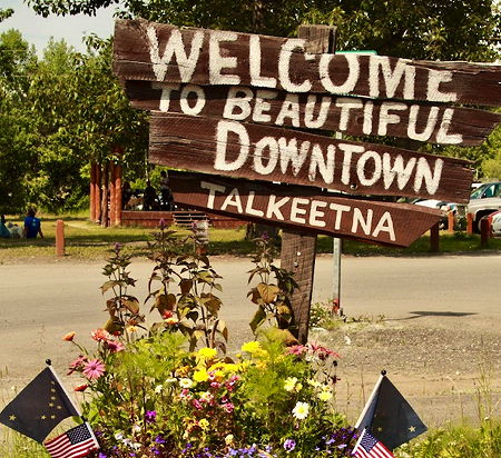 Talkeetna is a census-designated place (CDP) in Matanuska-Susitna Borough, Alaska, United States. At the 2010 census the population was 876, up from 772 in 2000. (© Frank K., CC BY 2.0)