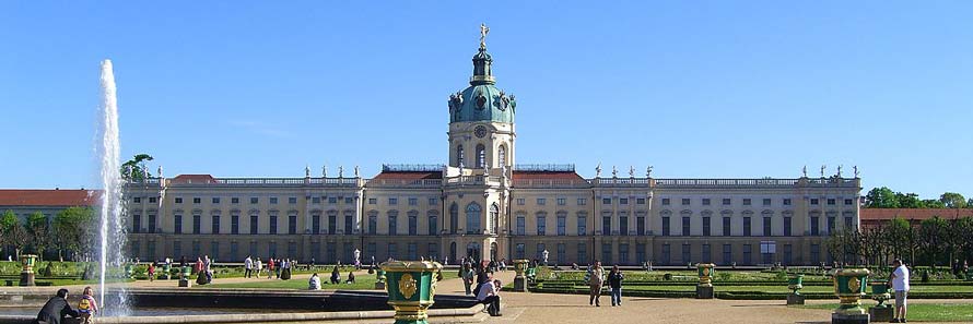 The garden of the Charlottenburg Palace, Berlin (© Times, CC-BY-SA 3.0)