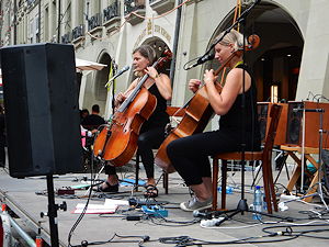 The duo 'Tara Fuki' performing in Bern