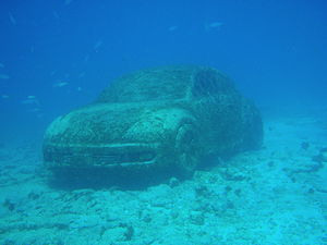 A Volkswagen car at the underwater museum of Cancun (© Andy Blackledge, CC BY 2.0)