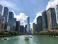 Chicago River Cruise (© piet theisohn, CC-BY-ASA-3.0).