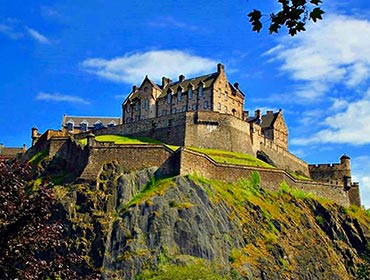 Edinburgh's famous castle (© YOGAN, CC-BY-ASA_3.0)