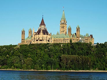 Ottawa's Parliament Hill (© Coolcaesar, CC-ASA-BY-3.0)
