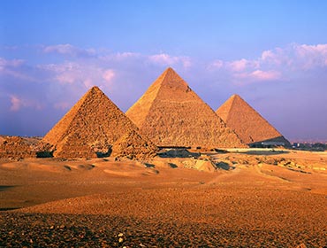 The Giza Pyramids, near Cairo, Eygpt (© Tawakol54 / CC BY-SA 4.0)