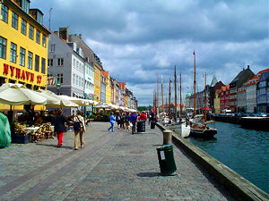 Bars and restaurants lining the northern, sunny side of Nyhavn