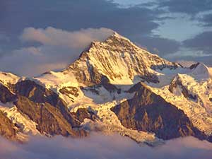 The sun setting over the Jungfrau (© Ryan Gsell, CC-BY-ASA-3.0).