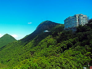 View showing Victoria Peak with High west to the left and The Mount Austin to the right (© Daniel Case, CC BY-SA 3.0)