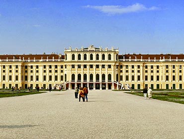 Vienna's Schonbrunn Palace (© Phillip Mayer, CC-BY-SA-3.0)