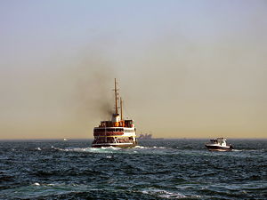Şehit İlker Karter ferry on the Bosphorus in Istanbul, Turkey. (© Moonik, CC BY-SA 3.0)