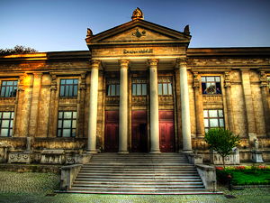 The main entrance to the Istanbul Archaeology Museum (© Javier Losa, CC BY 2.0)