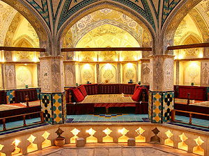 Sultan Amir Ahmad Bathhouse, constructed in 16th century Iran. Part of the bathhouse is being used as a tea house. (© Mohsen ghaemi, CC BY 2.5)