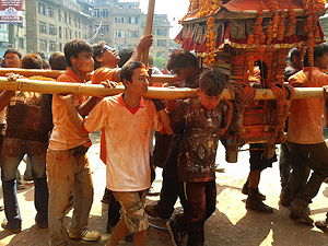 Locals carrying a chariot