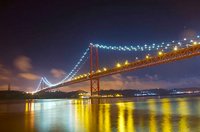 Lisbon's 25 de Abril Bridge at night (© Ricardo Liberato, distributed under a CCASA2.0 Generic licence).