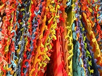 Textiles for sale at El Rastro (© gaelx, CC-BY-ASA-3.0).