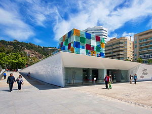 Branch of Centre Pompidou at Muelle Uno in Málaga, Spain (© Epizentrum, CC BY-SA 3.0)