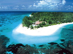Vamizi Island is devastatingly beautiful with its smaragd water und beautiful beaches