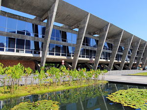 The Museum of Modern Arts in Rio with the Flamingo Park in the front