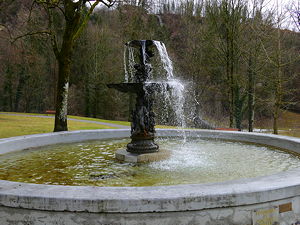 Fountain of the Thermal Park (Fountain of Doctor Paillet) in Fayet (Saint-Gervais-les-Bains, Haute-Savoie). Around 1900, unknown origin.