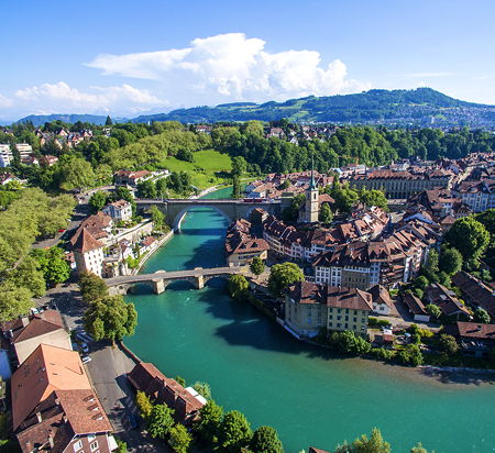 An aerial view of the Old City of Bern (© CucombreLibre, CC BY 2.0)