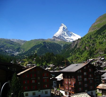 Matterhorn viewed from Gornergratbahn, Zermatt, Switzerland (© Andrew Bossi, CC BY-SA 2.5)