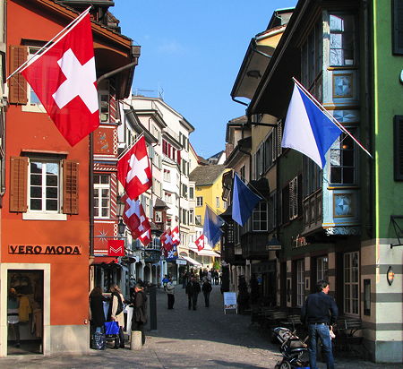 Augustinergasse in the Lindenhof quarter, Zürich (Switzerland) (© Roland zh, CC BY-SA 3.0)