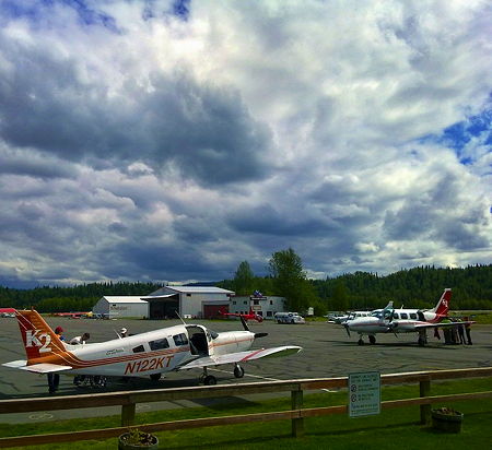 An airport for small planes at Talkeetna, Alaska (© SwirlyLand, CC BY-SA 3.0)