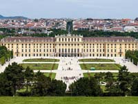 The exterior of Vienna's Schonbrunn Palace (© Thomas Wolf, CC-BY-ASA-3.0 de)