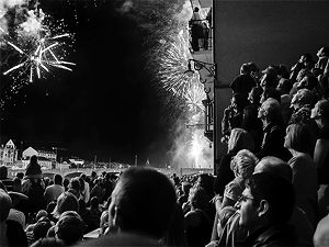 Fireworks in Basel at the Swiss national day (© Vincent de Groot, CC BY-SA 3.0)