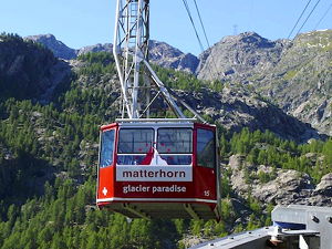 Cable car between Furi and Trockener Steg, the Klein Matterhorn is not visible from here