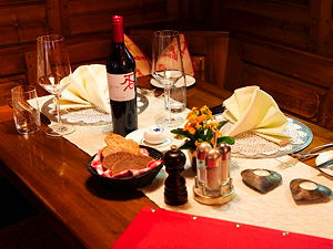 The table setup at the Restaurant Julen in Zermatt (© zermatt.ch)