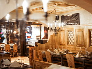 The interior at the Restaurant Julen in Zermatt (© zermatt.ch)