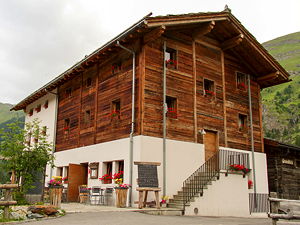 Sonnmatten Hotel and Restaurant in Zermatt (© Walter Schärer, CC BY-SA 3.0)
